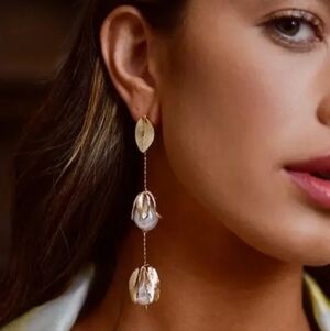 New! Anthropologie Petite Moments Gold Flower Petal Drop Earrings (1048) NWOT